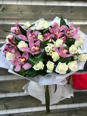 Букет цветов из: Розы и Хризантемы в Пчегатлукае