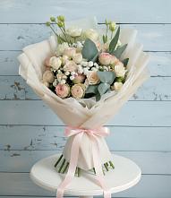 Букет цветов из:  Розы и Лизиантусы #REPLACE_PRED# Пчегатлукае