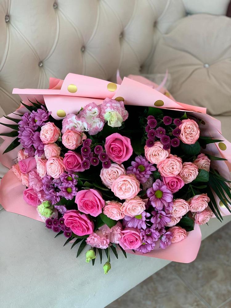 Букет цветов из: Хризантемы, Розы и Лизиантусы в Пчегатлукае