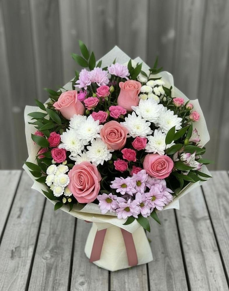 Букет цветов из: Альстромерии, Гвоздики, Розы и Хризантемы в Пчегатлукае