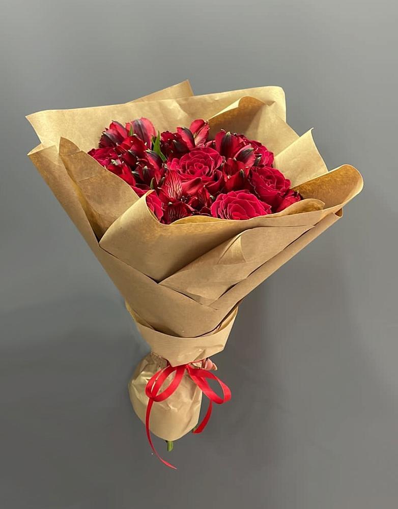 Букет цветов из: Альстромерии и Розы в Пчегатлукае