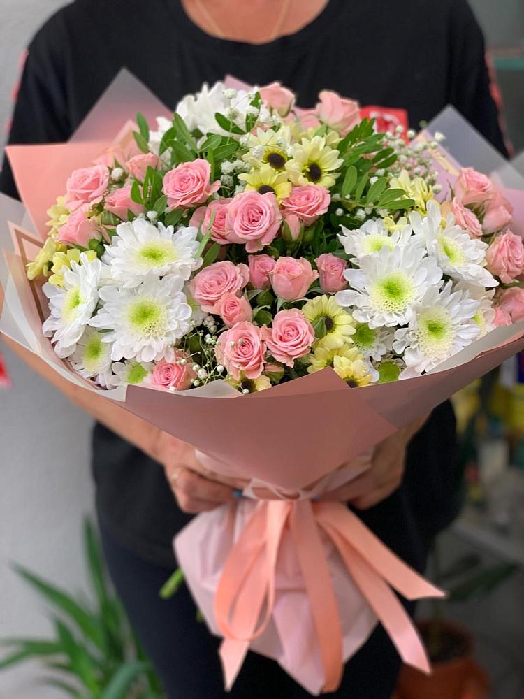 Букет цветов из: Розы и Хризантемы в Пчегатлукае