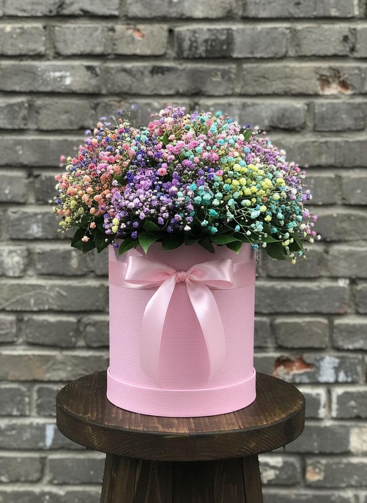 Цветочная композиция из Гипсофила и Розы в шляпной коробке в Пчегатлукае