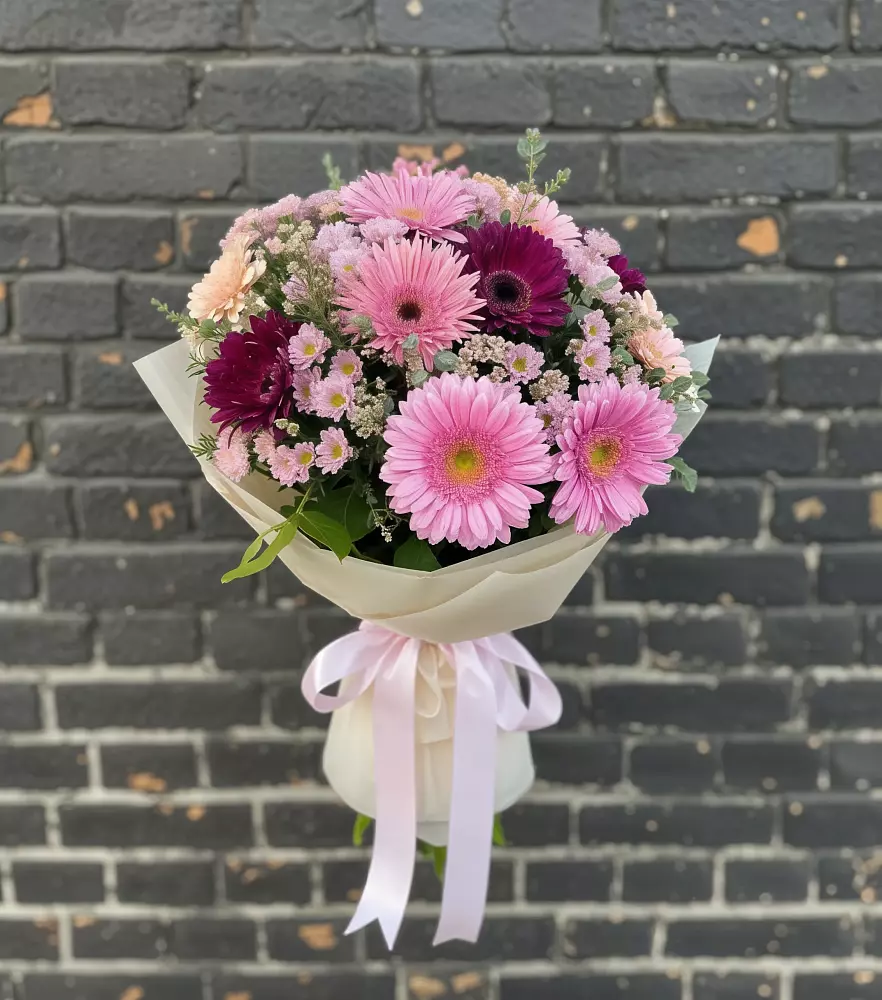 Букет цветов из: Герберы и Хризантемы в Пчегатлукае