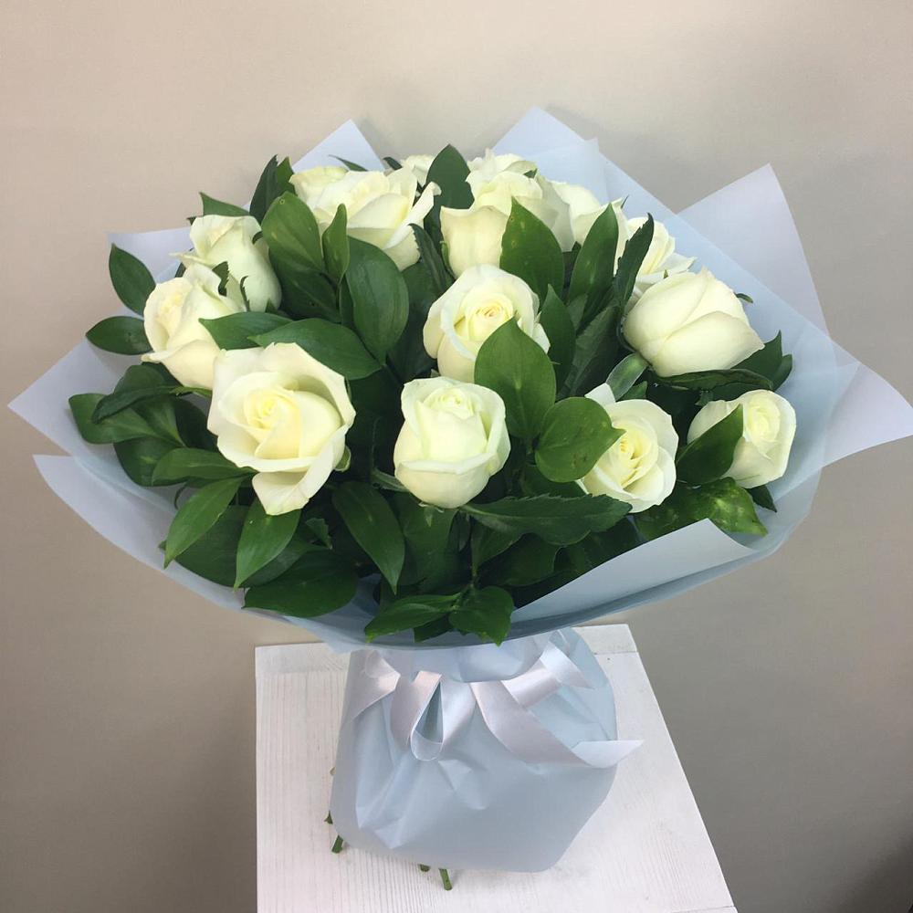 Букет 15 Белых роз Проуд в Пчегатлукае
