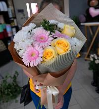 Букет цветов из:  Герберы, Розы и Хризантемы в Пчегатлукае