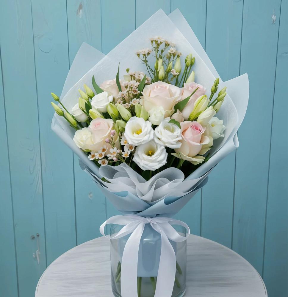 Букет цветов из: Розы и Лизиантусы в Пчегатлукае