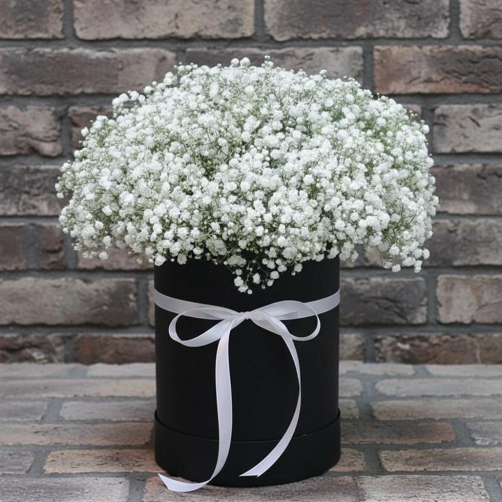 Цветочная композиция из Гипсофила в шляпной коробке в Пчегатлукае