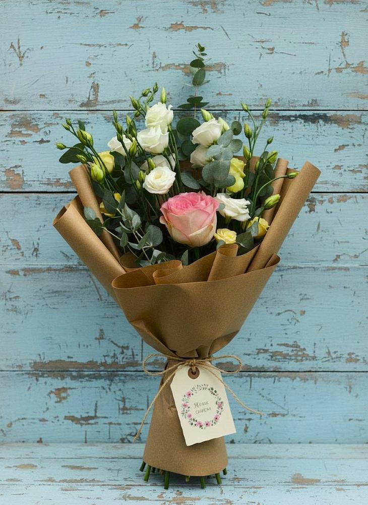 Букет цветов из: Розы и Лизиантусы в Пчегатлукае