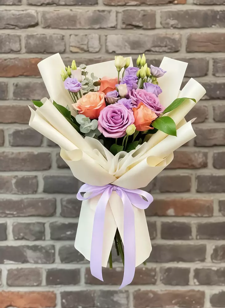 Букет цветов из: Лизиантусы и Розы в Пчегатлукае