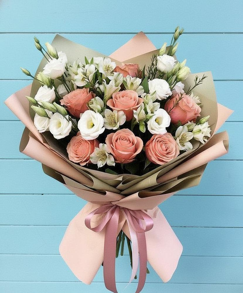 Букет цветов из: Розы, Альстромерии и Лизиантусы в Пчегатлукае