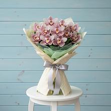 Букет цветов из:  Орхидеи и Розы #REPLACE_PRED# Пчегатлукае