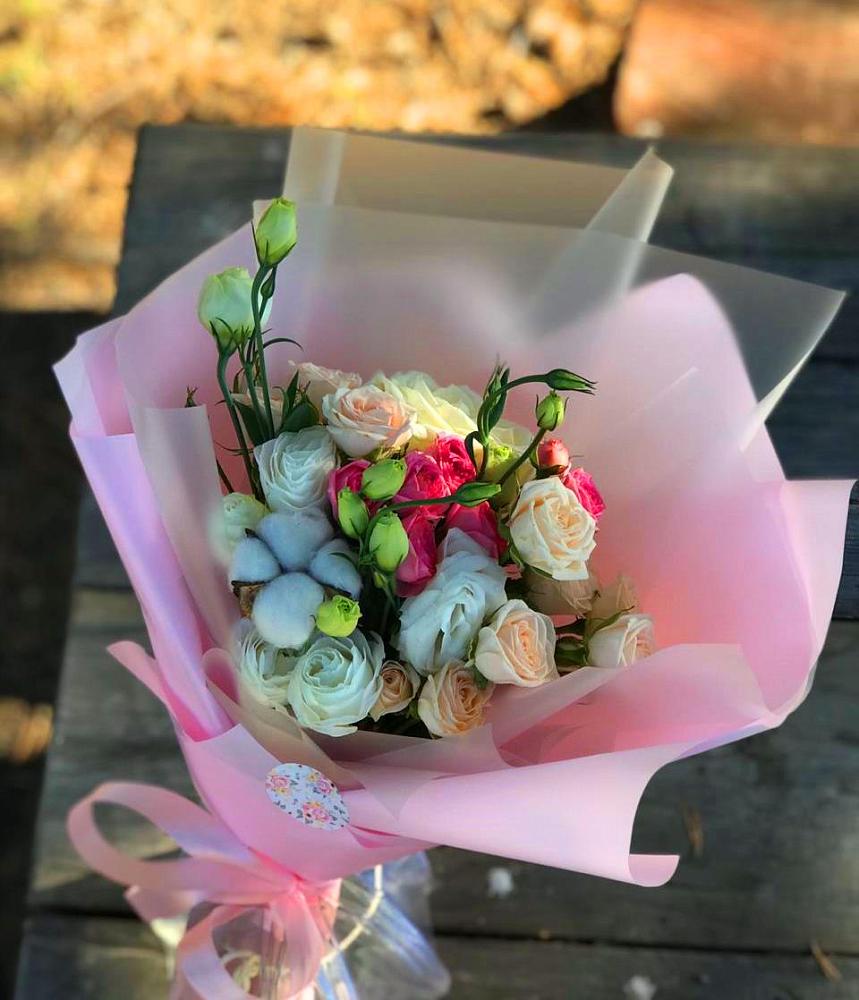 Букет цветов из: Розы и Лизиантусы в Пчегатлукае