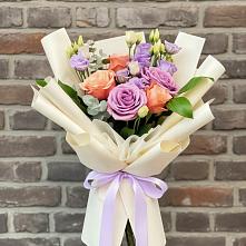 Букет цветов из:  Лизиантусы и Розы в Пчегатлукае