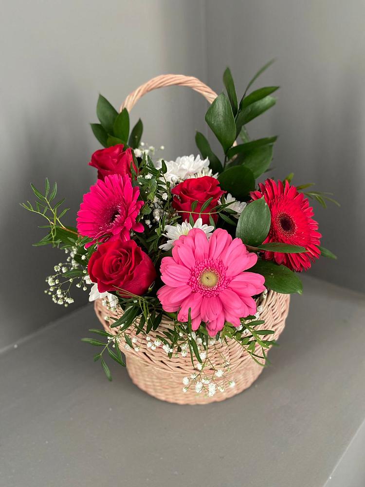 Цветочная композиция из Розы, Хризантемы и Герберы в корзине в Пчегатлукае