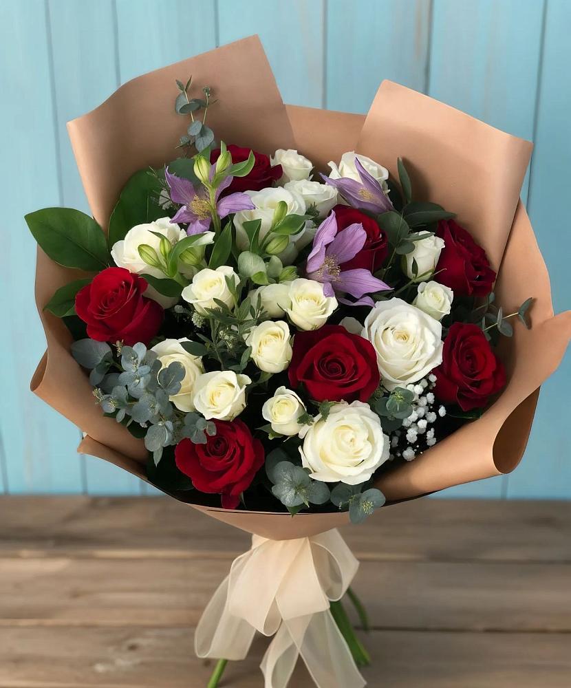 Букет цветов из: Розы и Альстромерии в Пчегатлукае