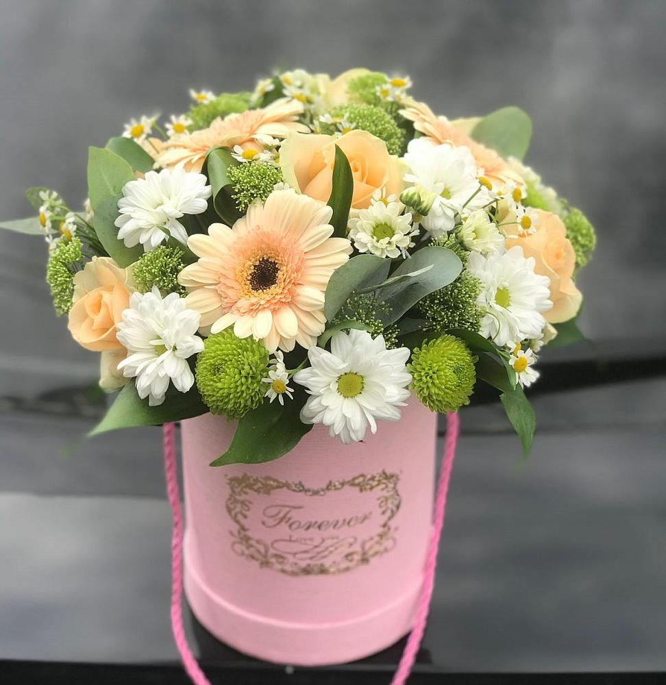 Цветочная композиция из Розы, Герберы и Хризантемы в шляпной коробке в Пчегатлукае