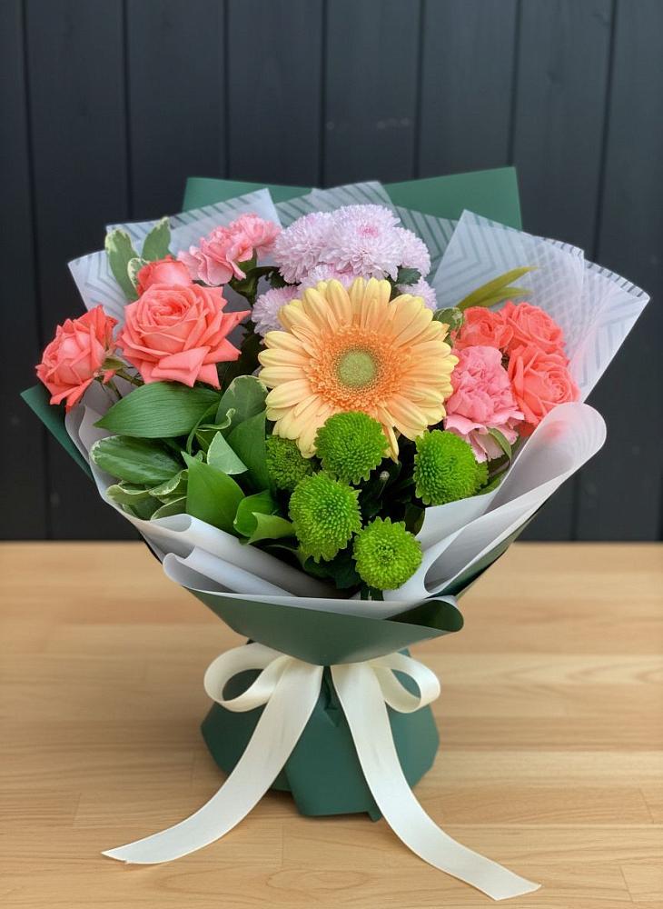 Букет цветов из: Гвоздики, Розы, Герберы и Хризантемы в Пчегатлукае