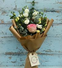 Букет цветов из:  Розы и Лизиантусы в Пчегатлукае