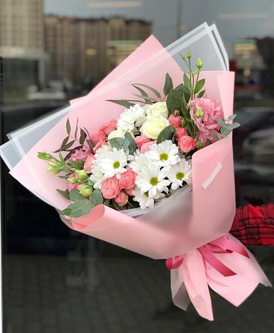 Букет цветов из: Розы, Лизиантусы и Хризантемы в Пчегатлукае