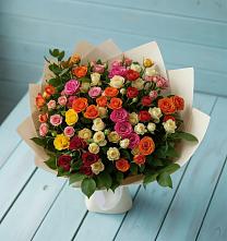 Букет Микс из разноцветных кустовых роз в Пчегатлукае